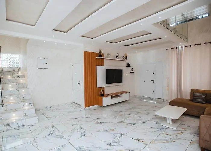 Elegant And Cosy Four Bedroom Home In Accra